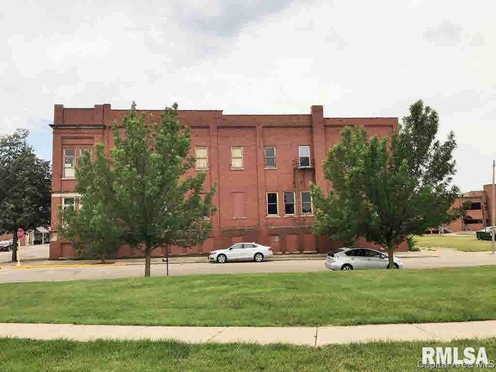 88 N Prairie St, Galesburg, IL 61401